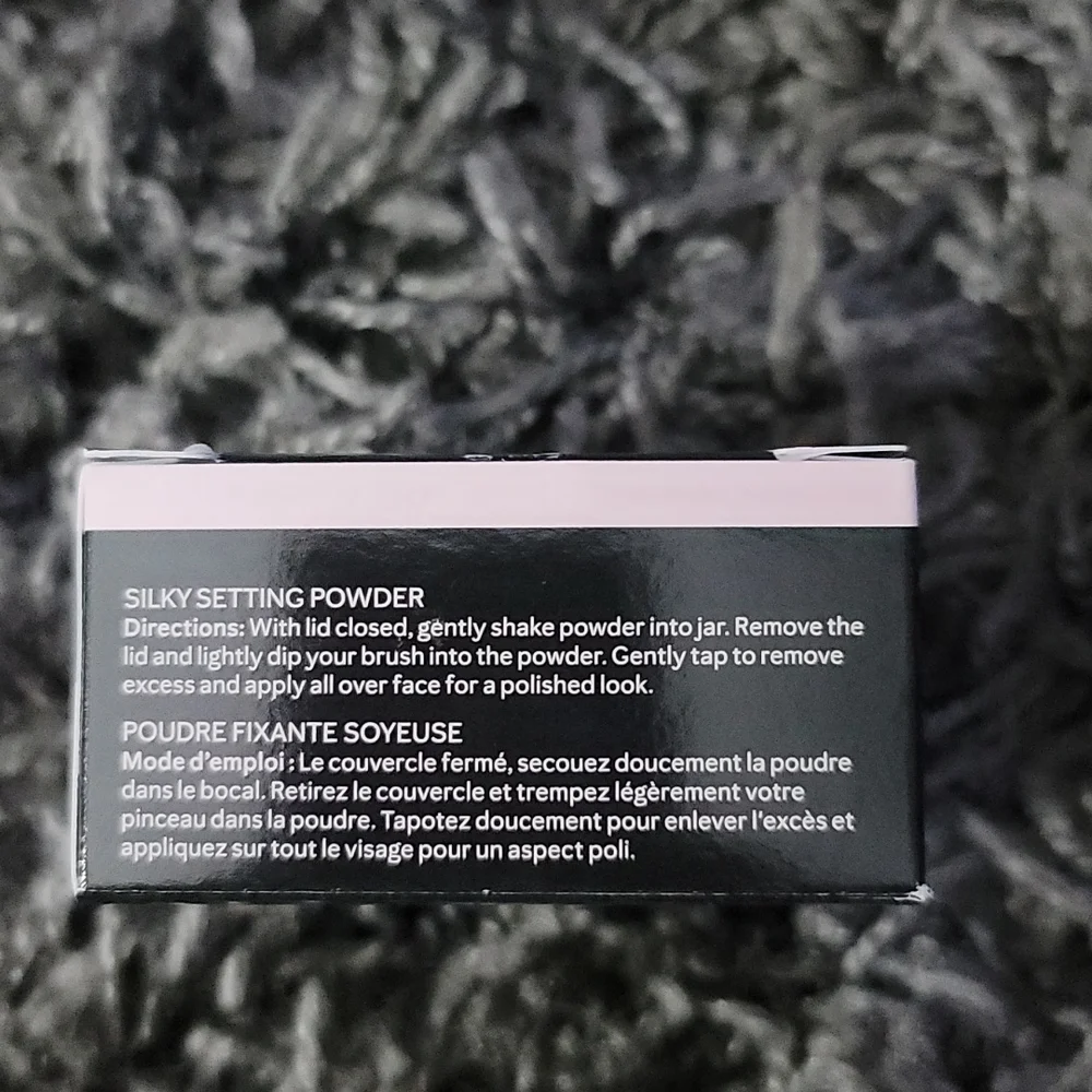 💖NIB Mary Kay Silky Setting Powder: Light Ivory💖